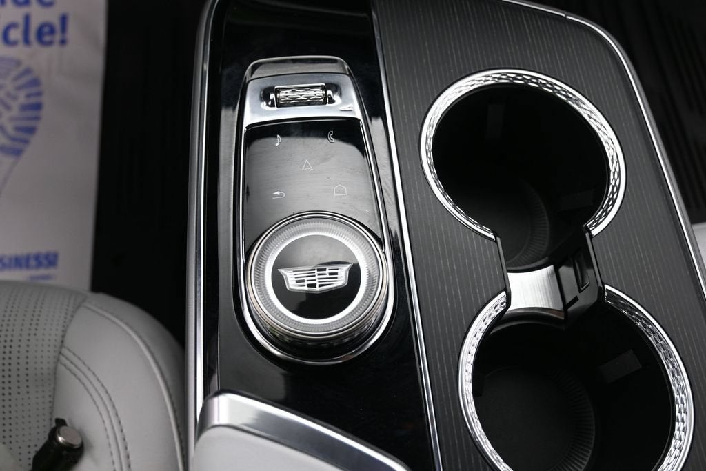 2024 Cadillac LYRIQ Luxury 2
