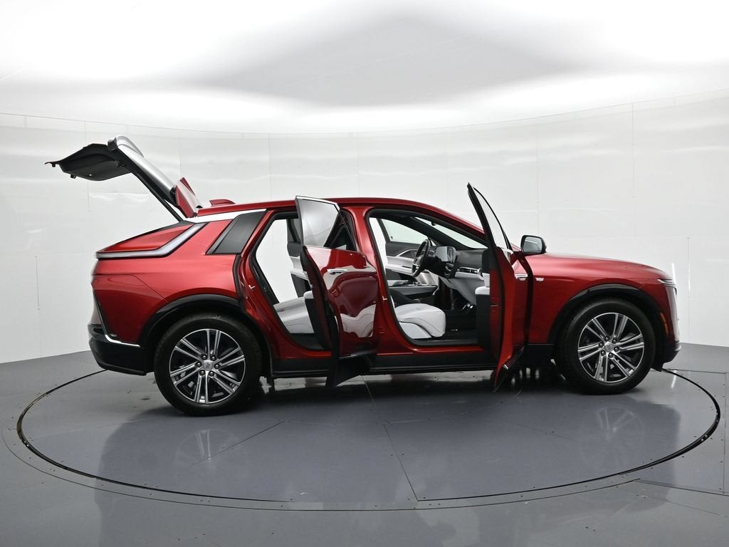 2024 Cadillac LYRIQ Luxury 2