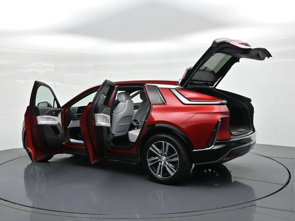 2024 Cadillac LYRIQ Luxury 2