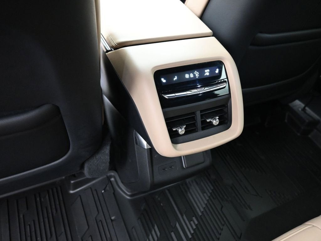 2024 Cadillac LYRIQ Luxury 3