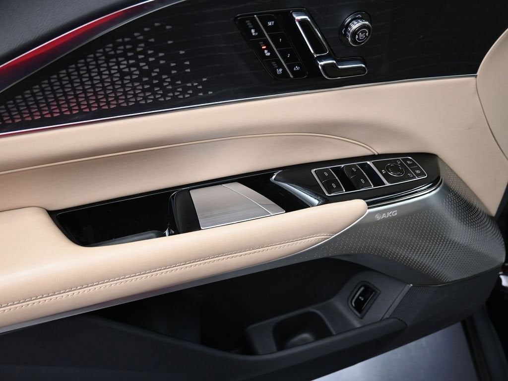 2024 Cadillac LYRIQ Luxury 3