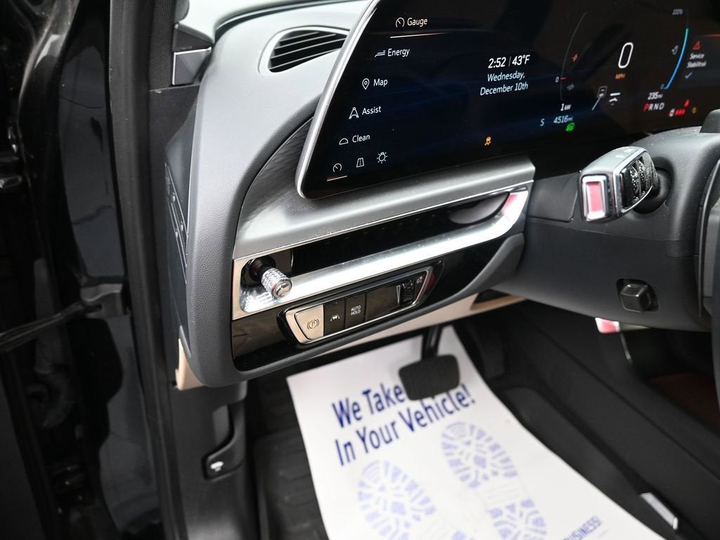 2024 Cadillac LYRIQ Luxury 3