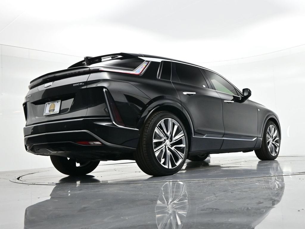 2024 Cadillac LYRIQ Luxury 3