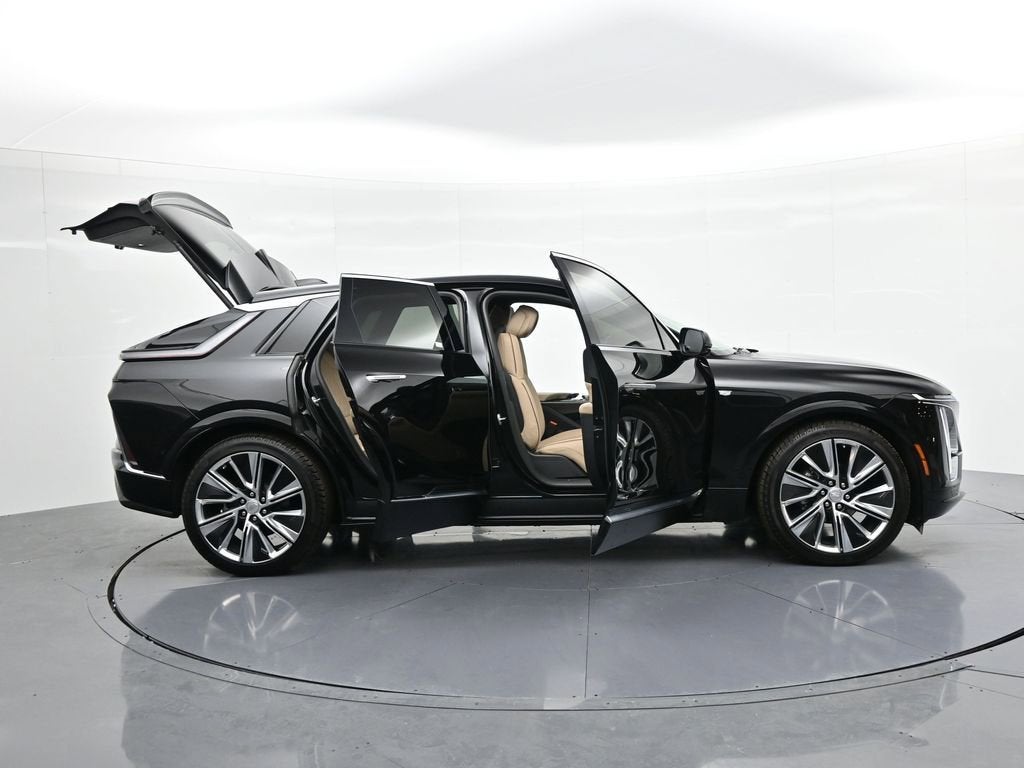 2024 Cadillac LYRIQ Luxury 3