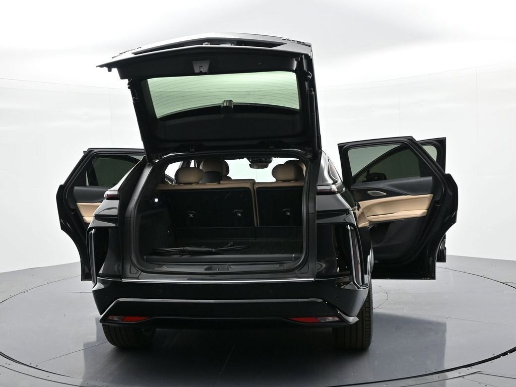 2024 Cadillac LYRIQ Luxury 3