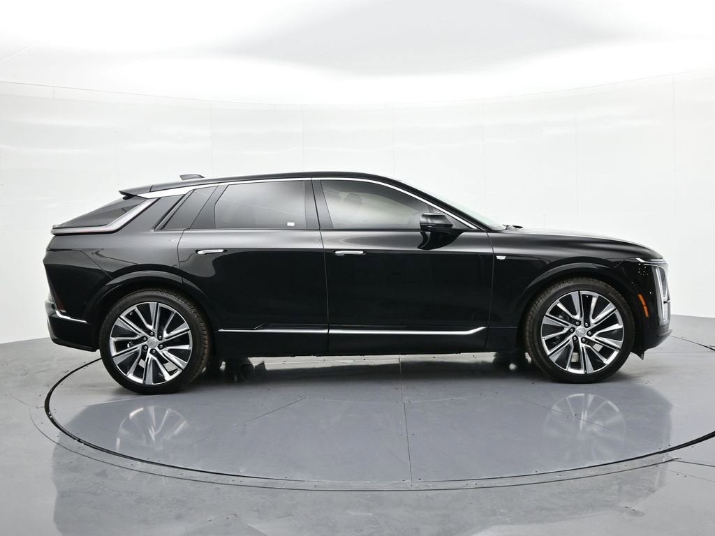 2024 Cadillac LYRIQ Luxury 3