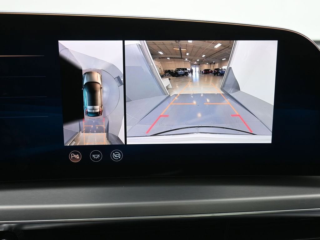 2025 Cadillac LYRIQ Luxury 3