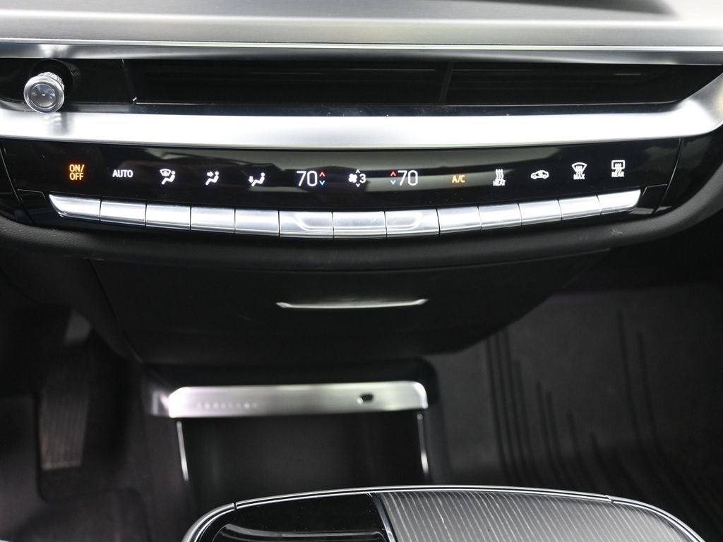 2025 Cadillac LYRIQ Luxury 3