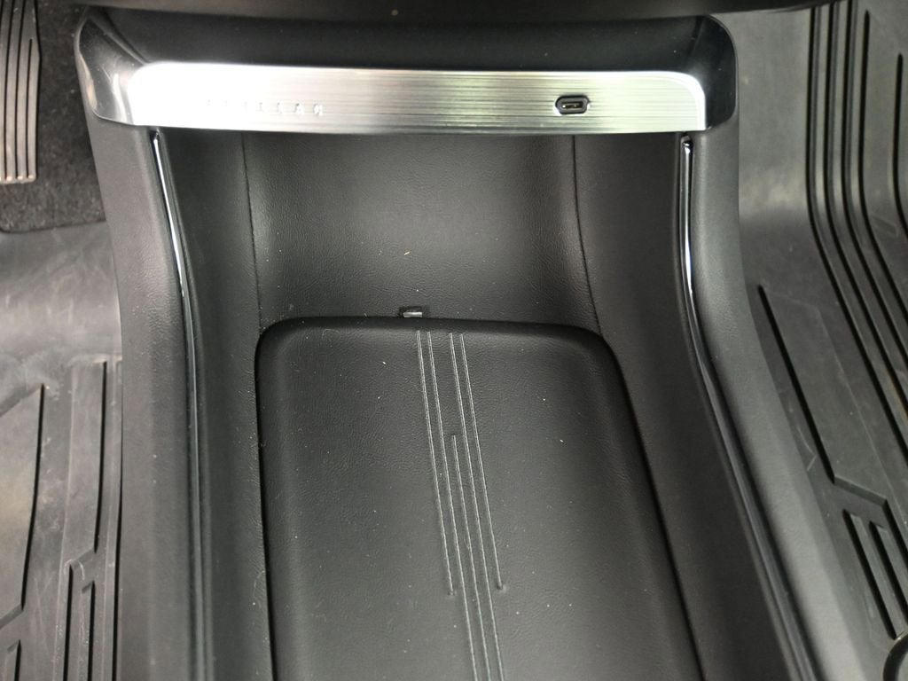 2025 Cadillac LYRIQ Luxury 3