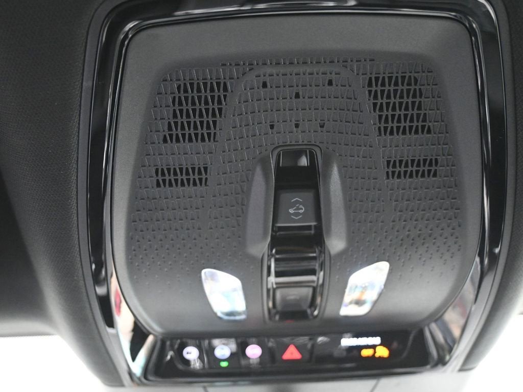 2025 Cadillac LYRIQ Luxury 3