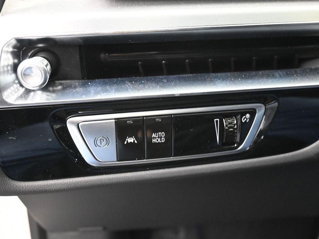 2025 Cadillac LYRIQ Luxury 3