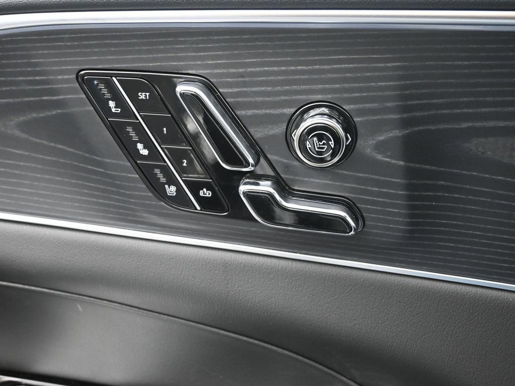 2025 Cadillac LYRIQ Luxury 3