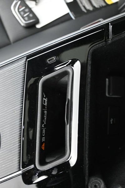 2025 Cadillac LYRIQ Luxury 3