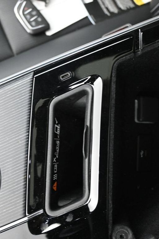 2025 Cadillac LYRIQ Luxury 3