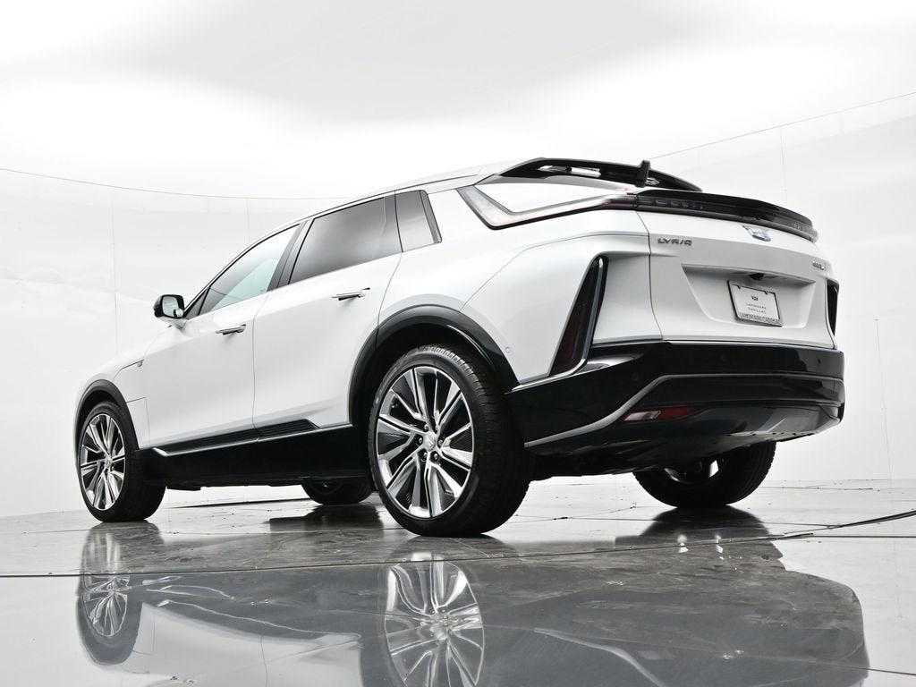 2025 Cadillac LYRIQ Luxury 3