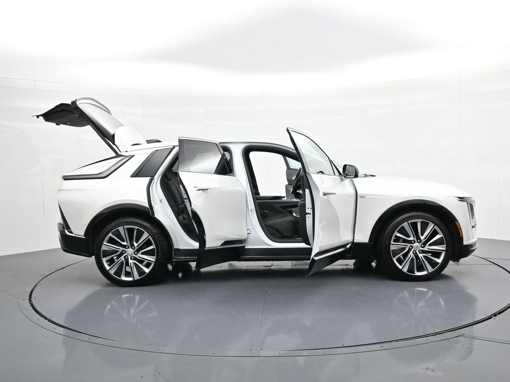 2025 Cadillac LYRIQ Luxury 3