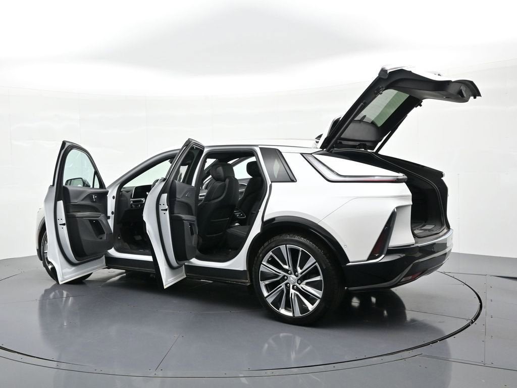 2025 Cadillac LYRIQ Luxury 3