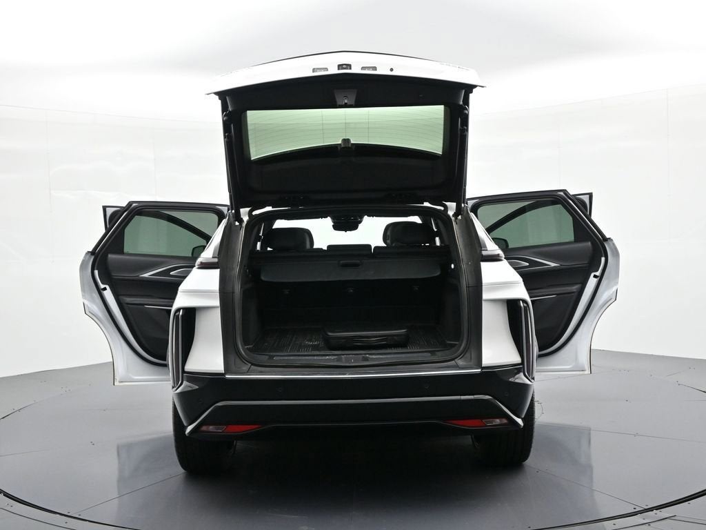 2025 Cadillac LYRIQ Luxury 3