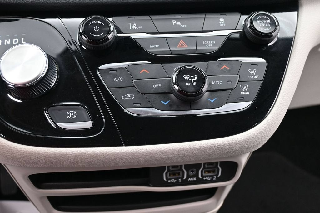 2024 Chrysler Pacifica Hybrid Select
