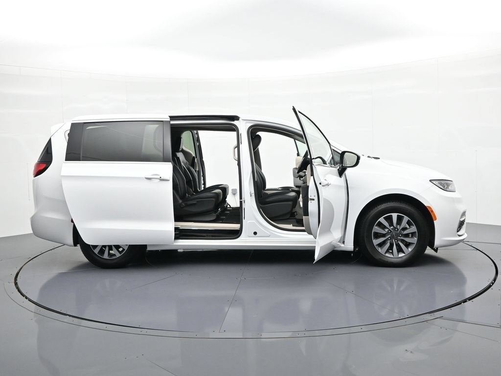 2024 Chrysler Pacifica Hybrid Select