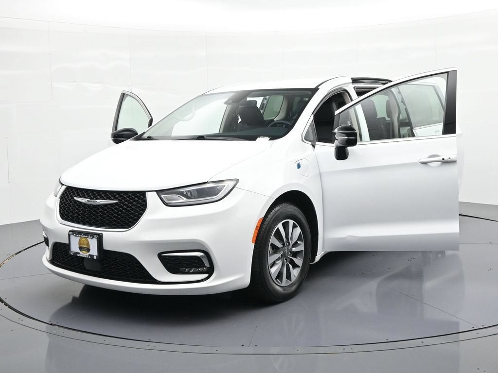 2024 Chrysler Pacifica Hybrid Select
