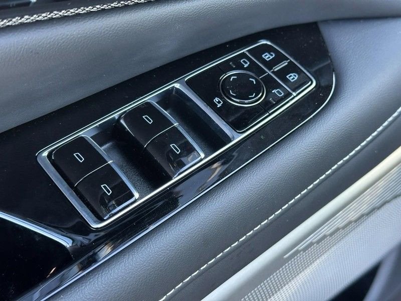 2025 Cadillac OPTIQ Luxury 1