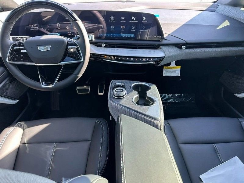 2025 Cadillac OPTIQ Luxury 1