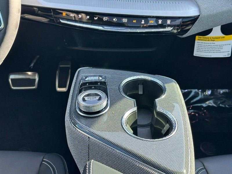 2025 Cadillac OPTIQ Luxury 1