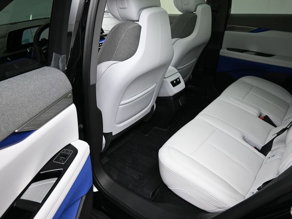 2025 Cadillac OPTIQ Luxury 1