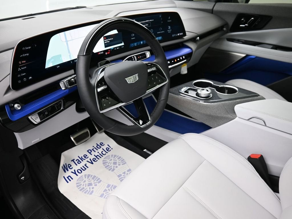2025 Cadillac OPTIQ Luxury 1