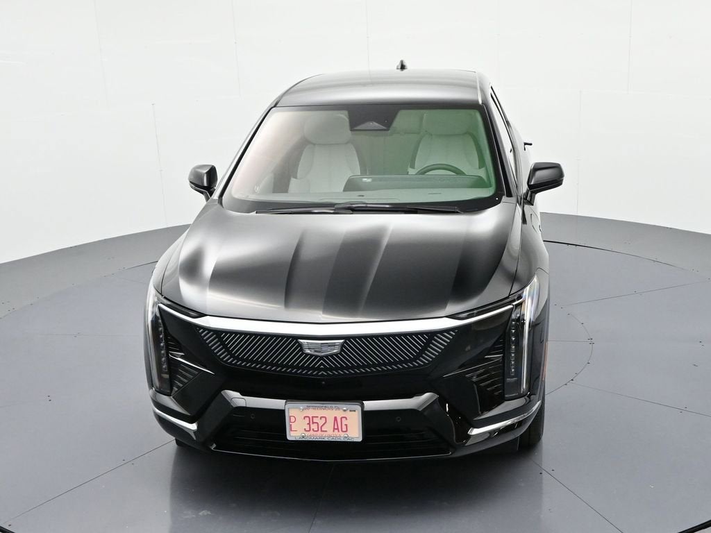 2025 Cadillac OPTIQ Luxury 1