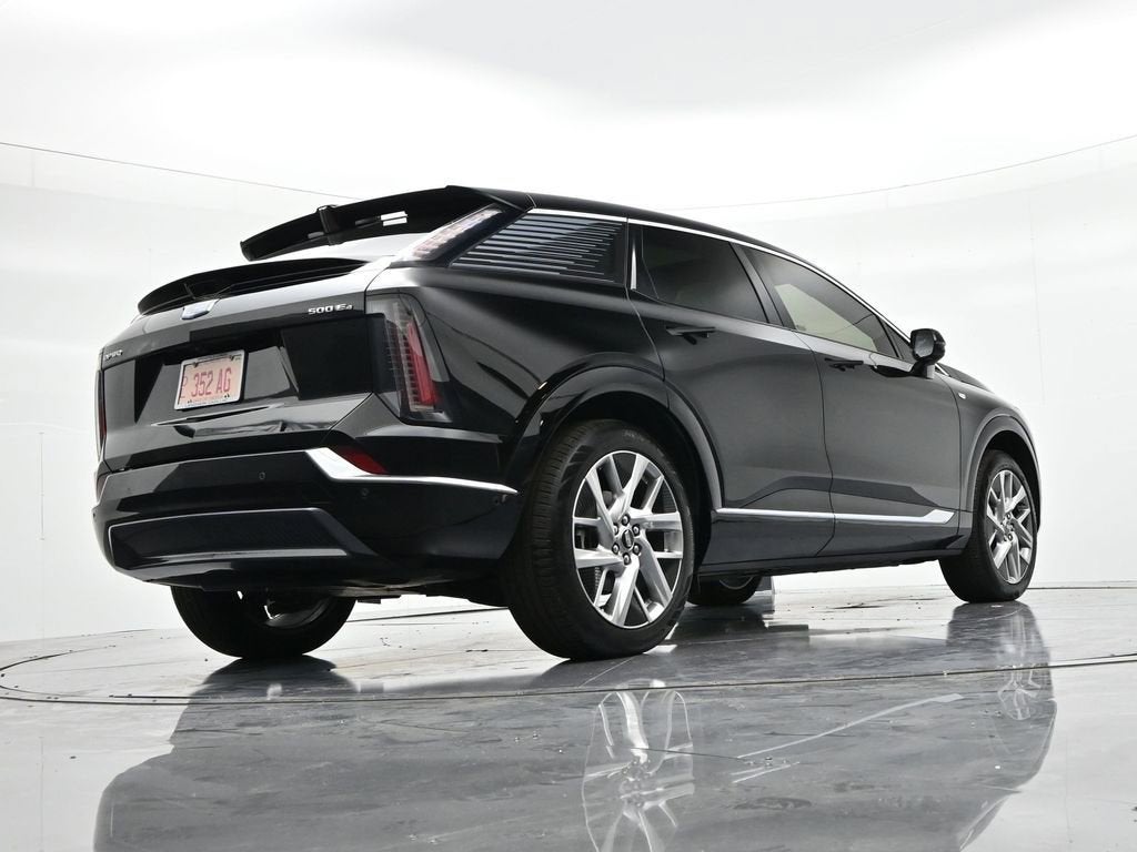 2025 Cadillac OPTIQ Luxury 1