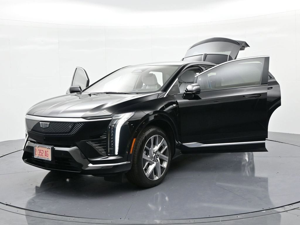 2025 Cadillac OPTIQ Luxury 1