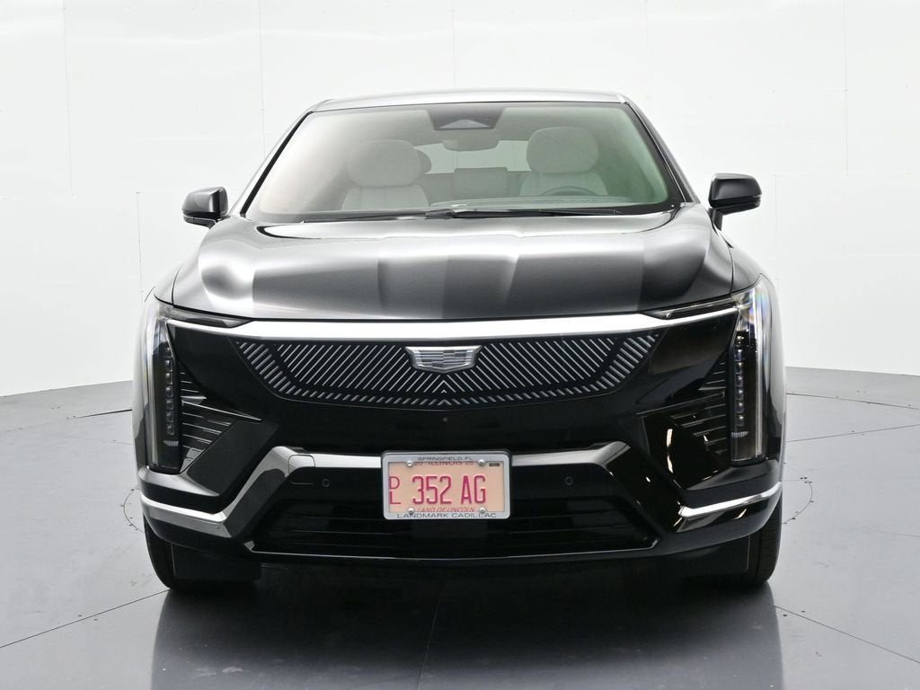 2025 Cadillac OPTIQ Luxury 1