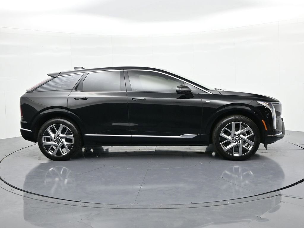 2025 Cadillac OPTIQ Luxury 1