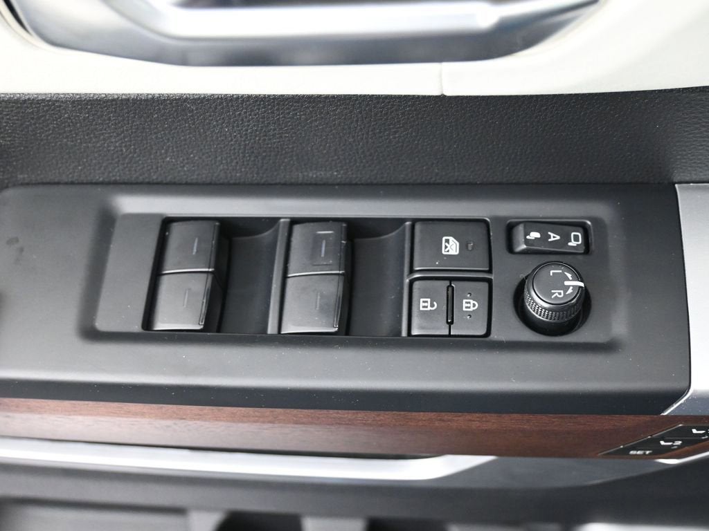 2023 Toyota Sequoia SR5