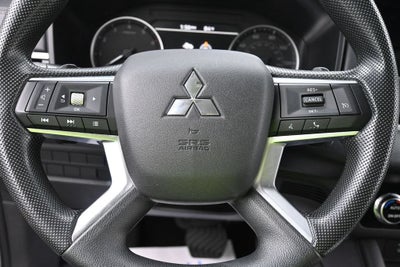 2025 Mitsubishi Outlander ES