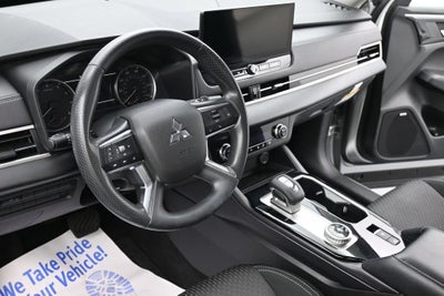 2025 Mitsubishi Outlander ES