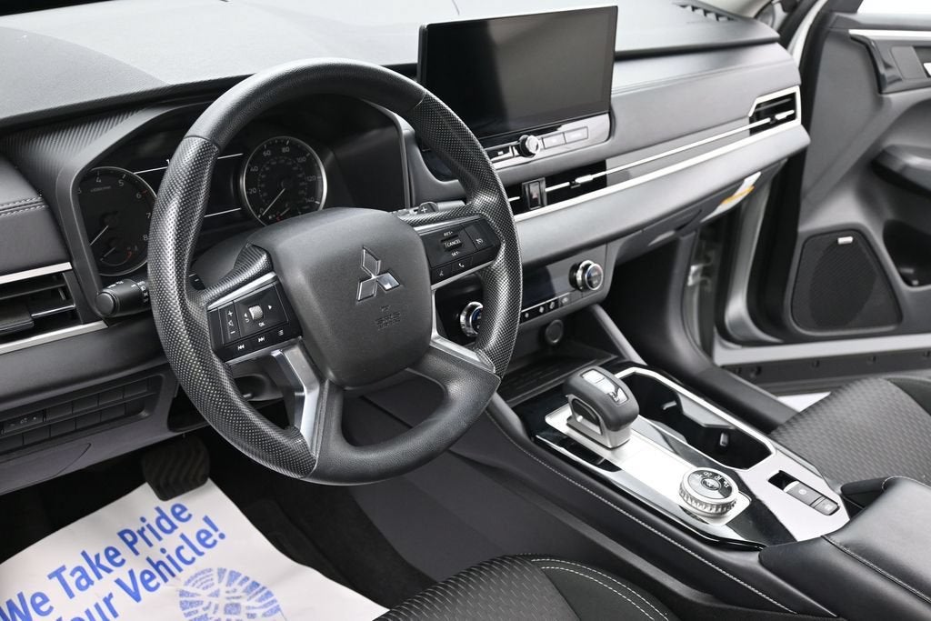 2025 Mitsubishi Outlander ES