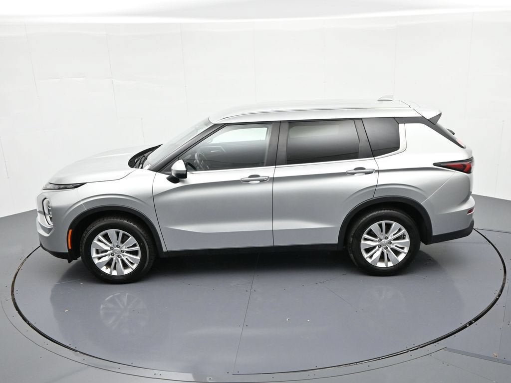2025 Mitsubishi Outlander ES