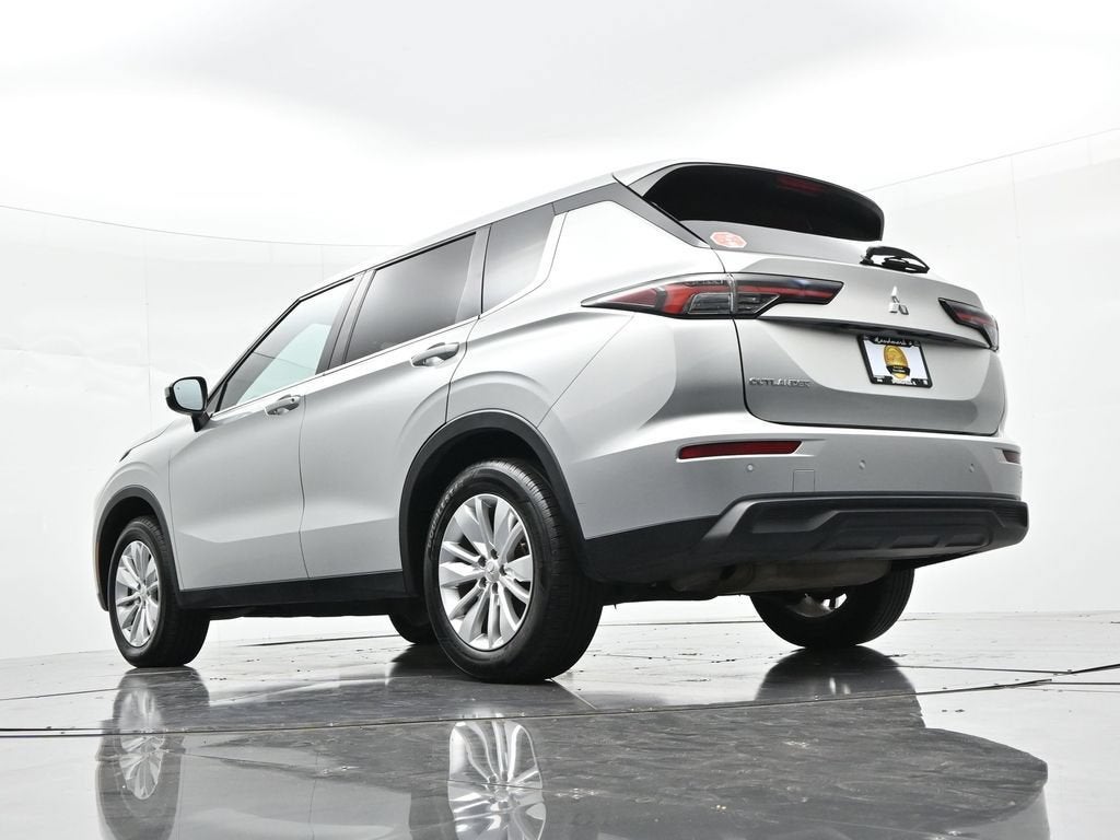 2025 Mitsubishi Outlander ES