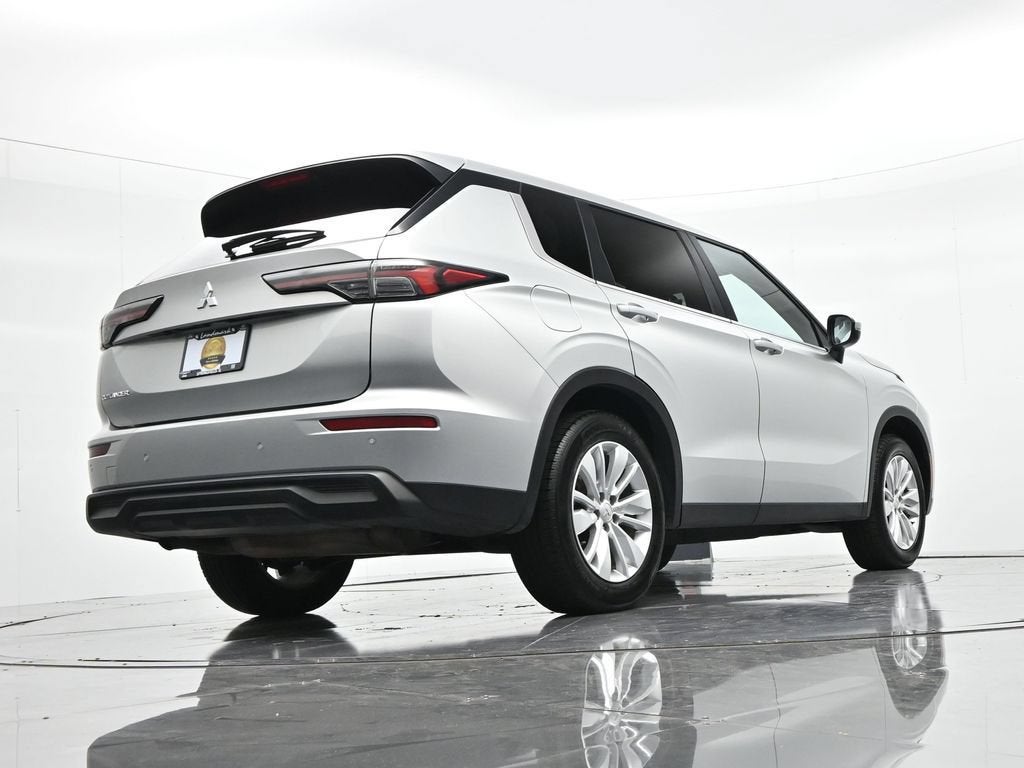 2025 Mitsubishi Outlander ES