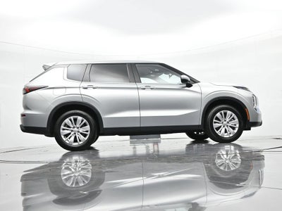 2025 Mitsubishi Outlander ES