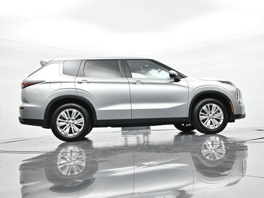 2025 Mitsubishi Outlander ES