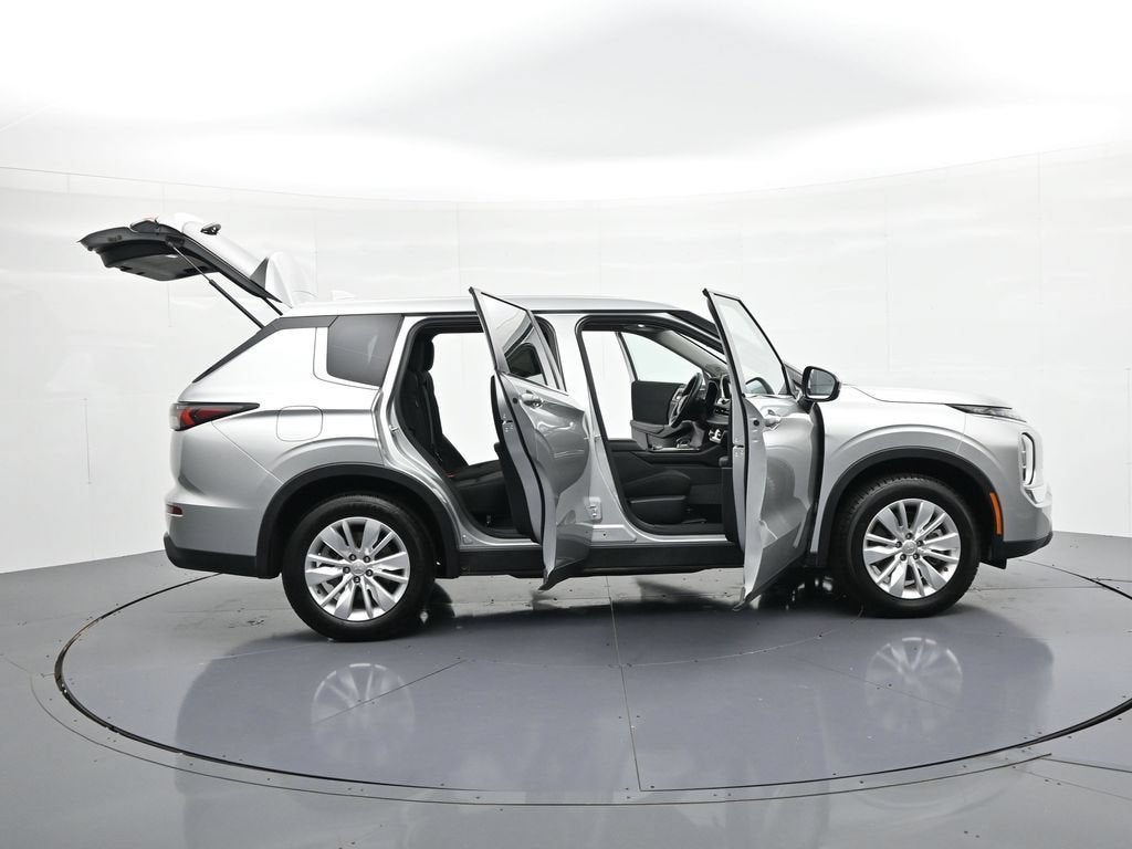 2025 Mitsubishi Outlander ES