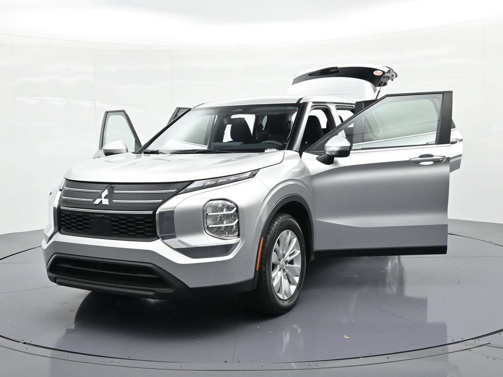 2025 Mitsubishi Outlander ES