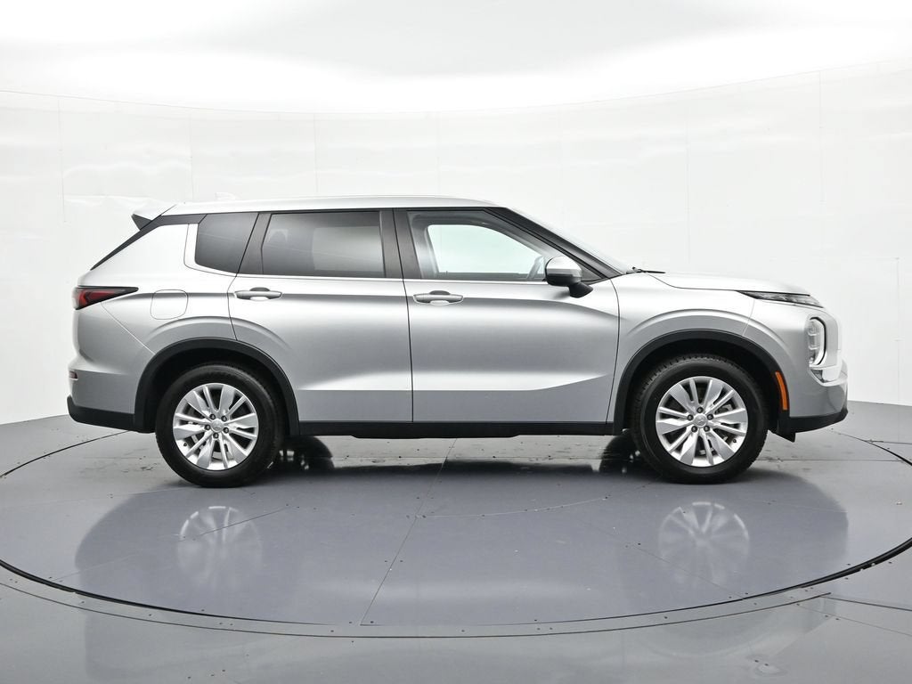 2025 Mitsubishi Outlander ES