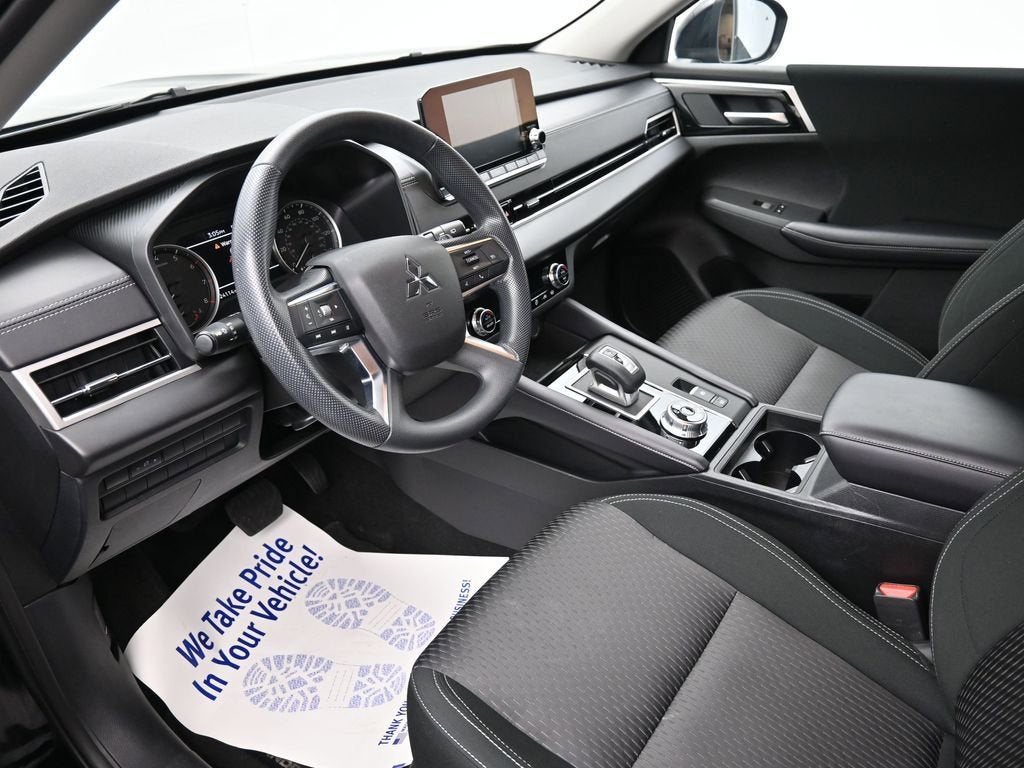 2024 Mitsubishi Outlander ES