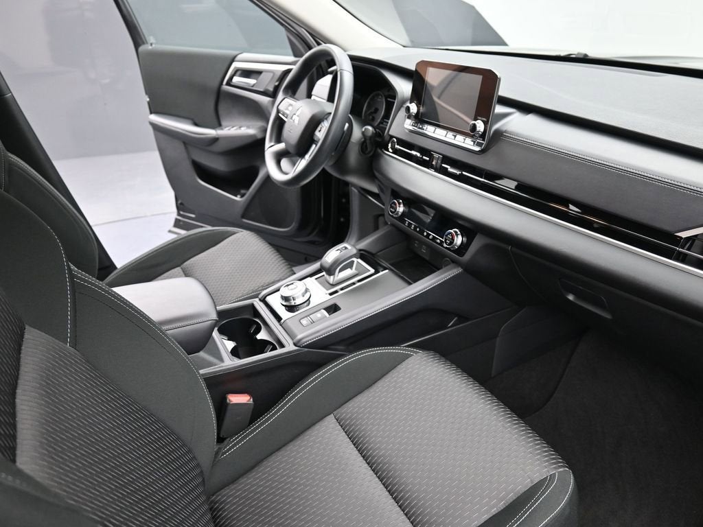 2024 Mitsubishi Outlander ES