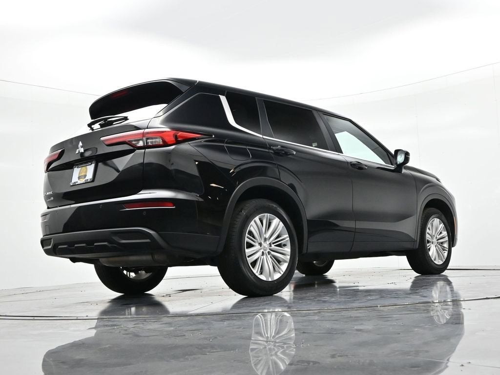 2024 Mitsubishi Outlander ES
